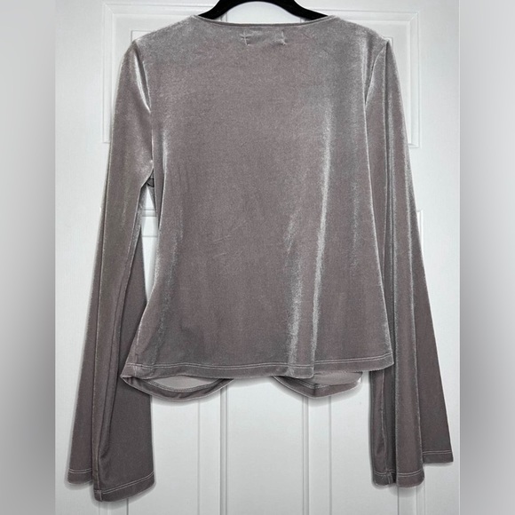 Urban Outfitters Marie Cinched V-Neck Velvet Top size M Medium - Picture 11 of 13
